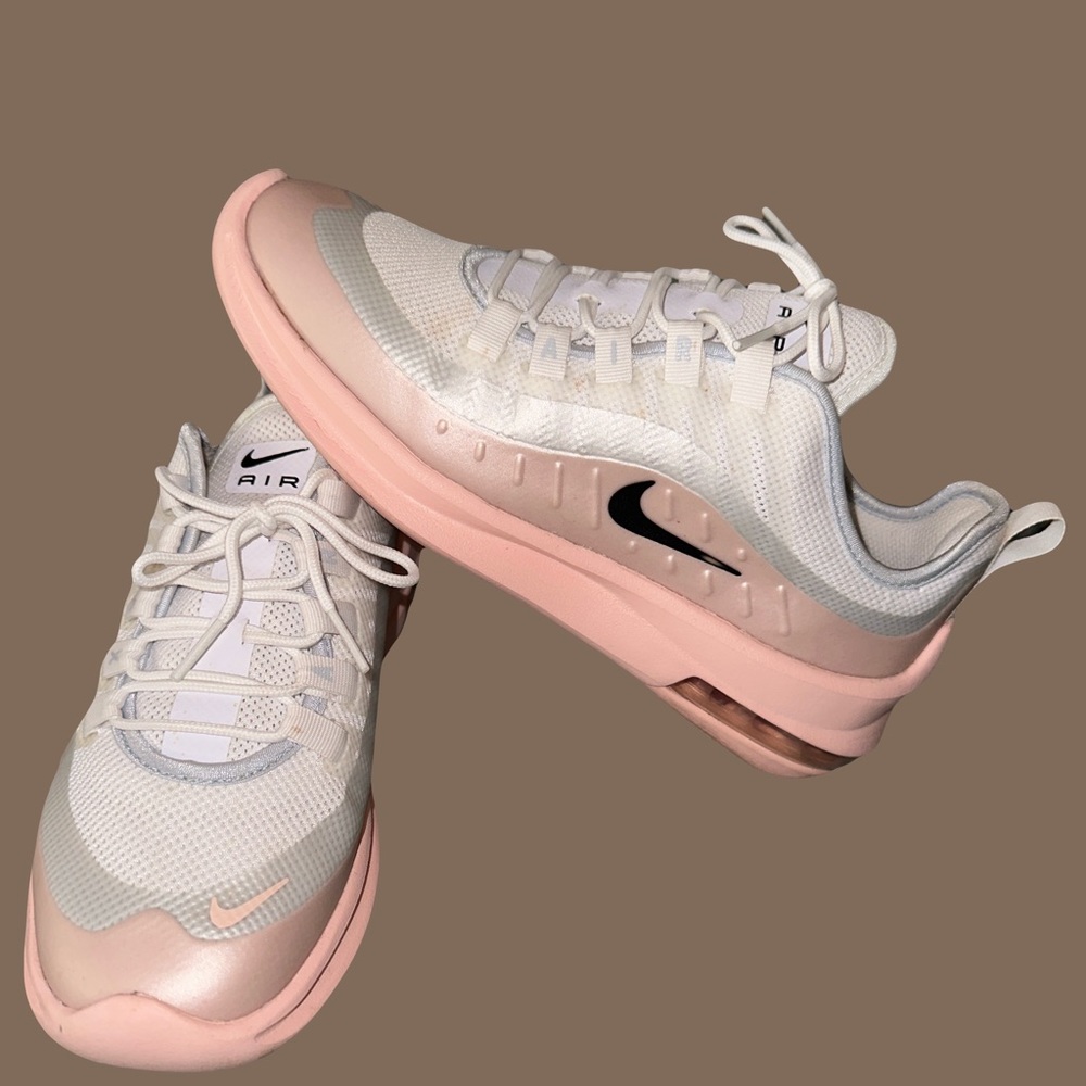 womans nikes